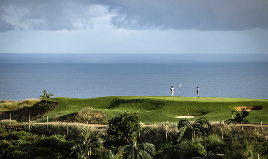 Playing golf on the Domaine de Bel Ombre