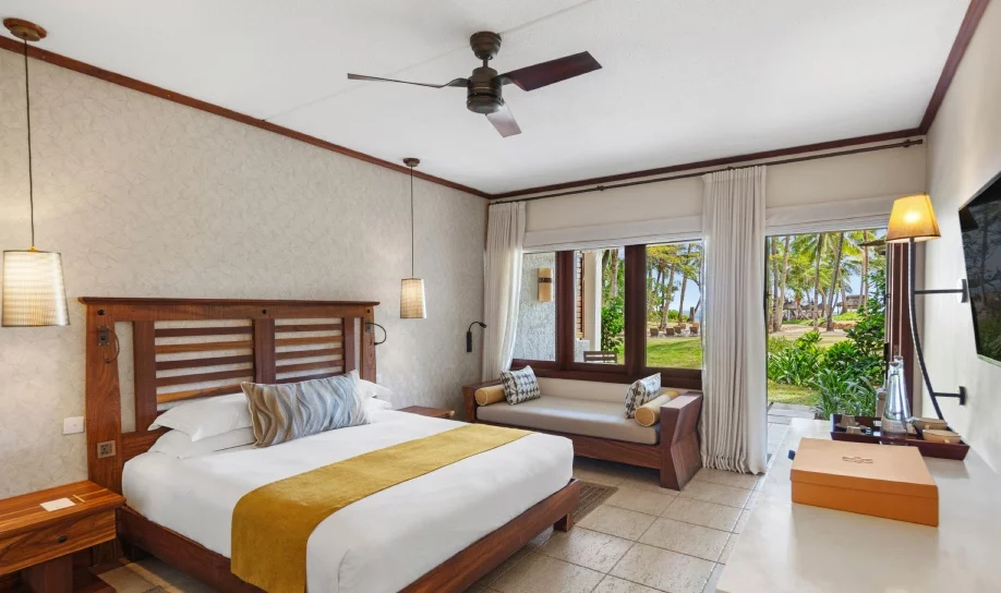 Une chambre Deluxe du Heritage Awali offrant une vue apaisante sur la plage