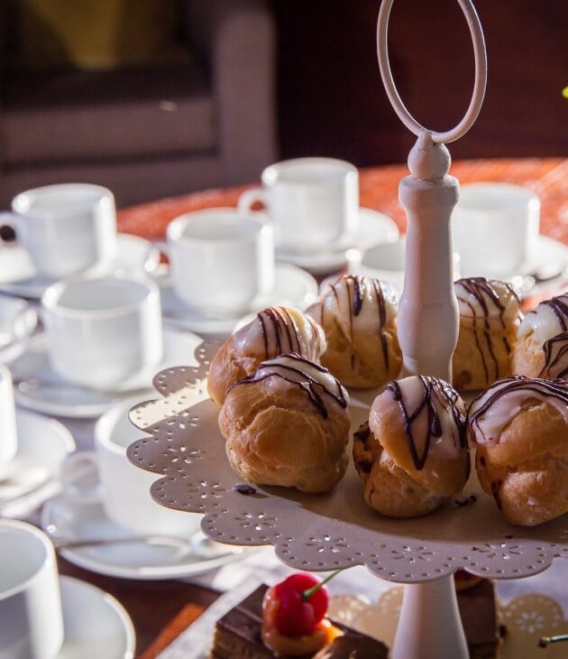according-to-your-needs-coffee-and-cakes