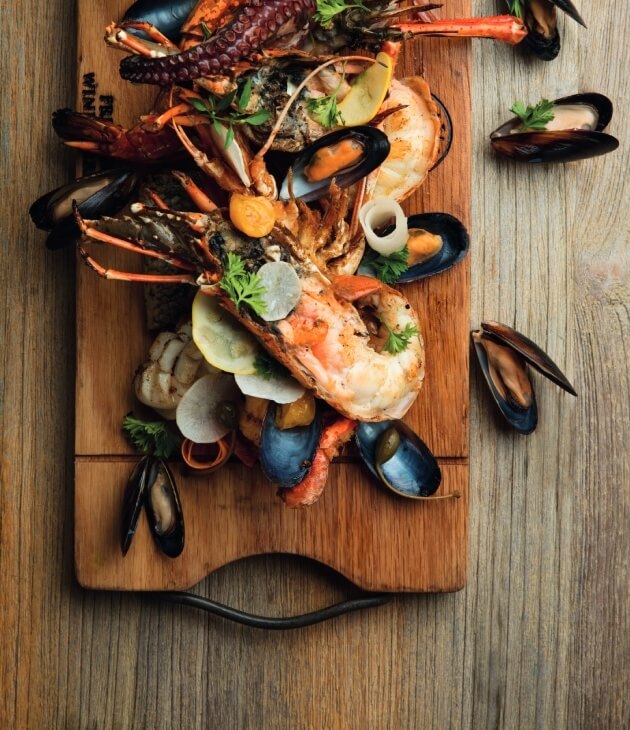 infinity-blue-seafood-platter-spiny-lobster-prawns-mussels-scallops-calamari-octopus