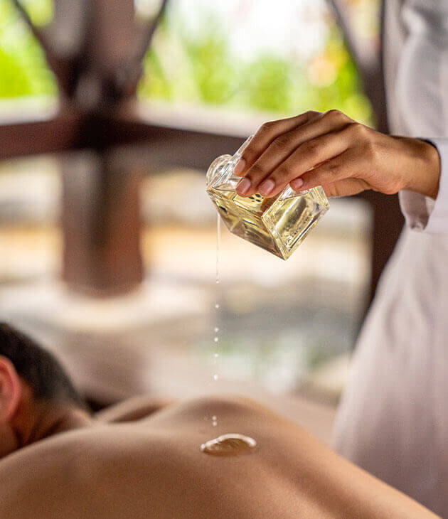 Essential oils and skilled hands on your body - Heritage Le Telfair Spa & Wellness Resorts - Mauritius