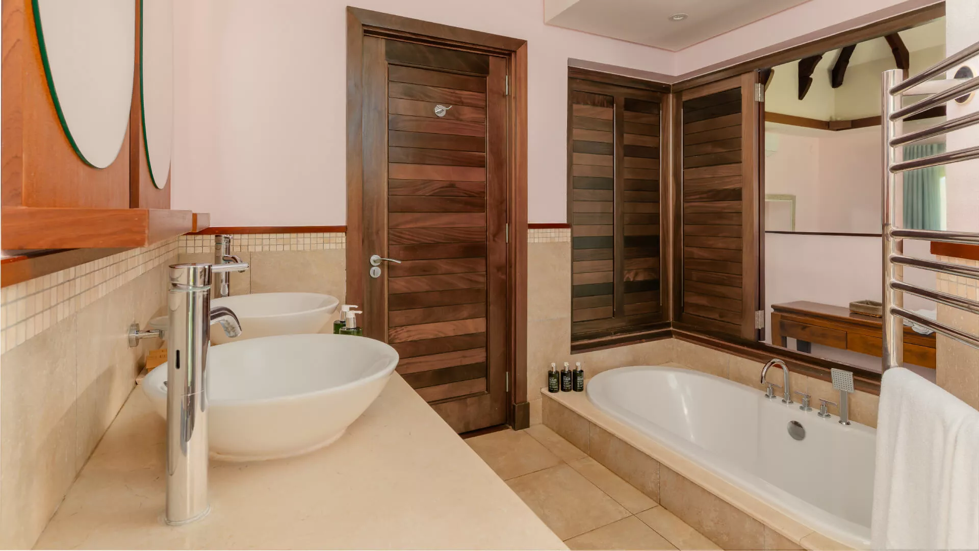 Modern bathroom in a luxury 4-bedroom villa