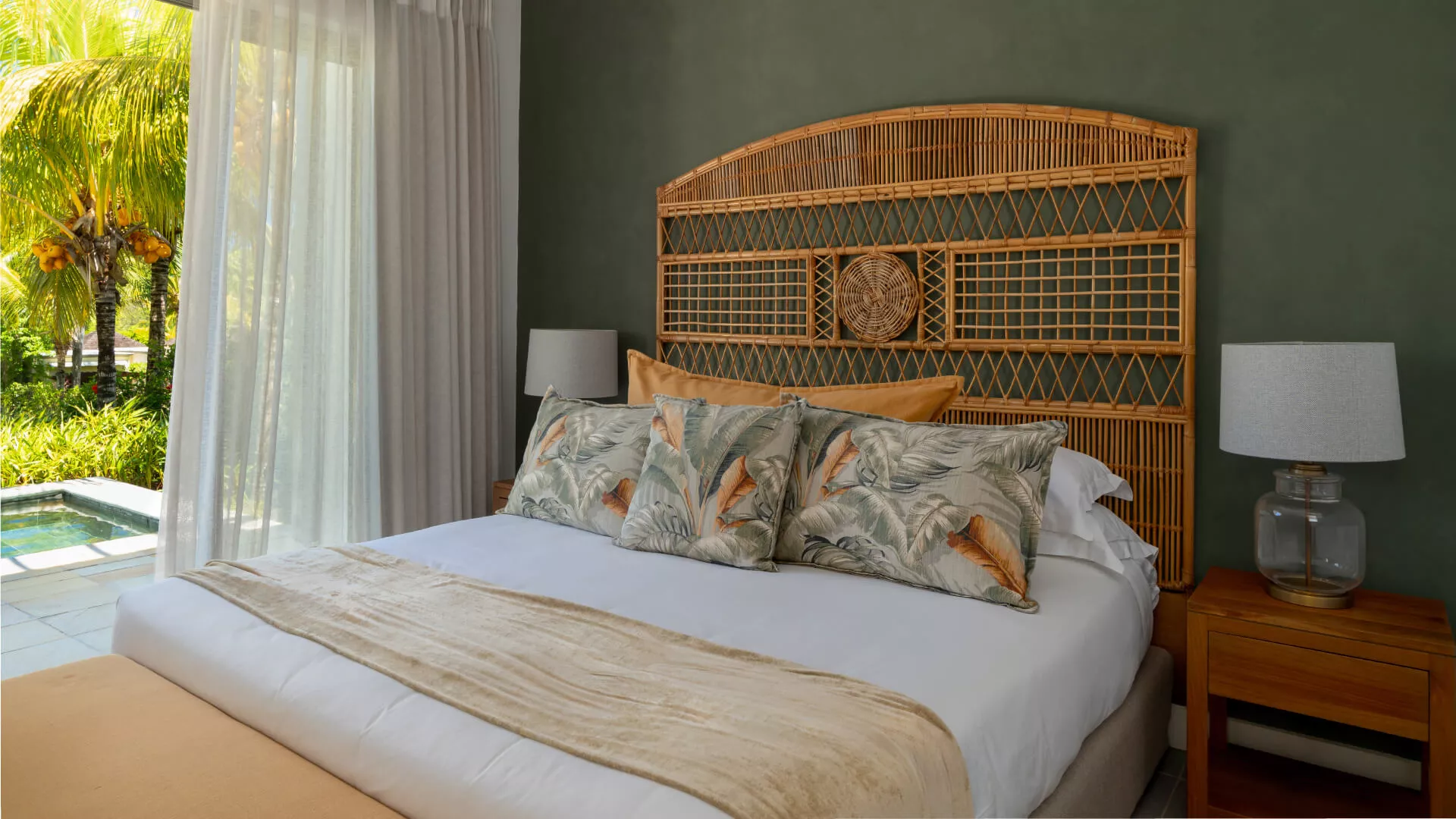 Bedroom with decorative end details in a luxury 4-bedroom villa