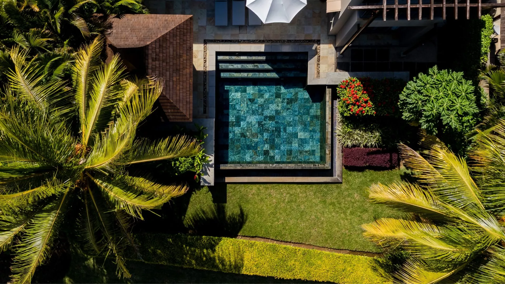 villa arthurium garden pool