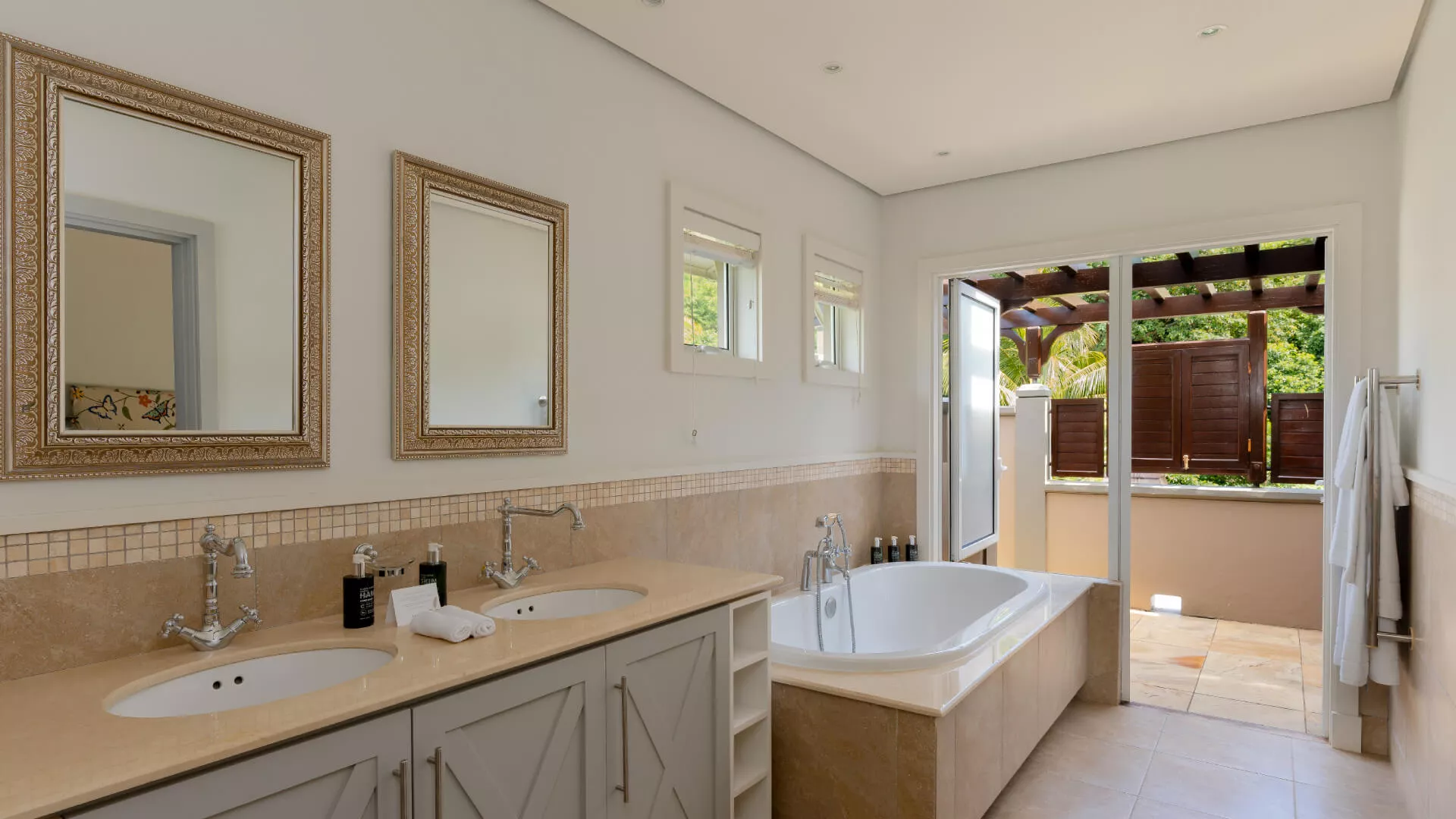 villa bois dentelle with spacious bathroom