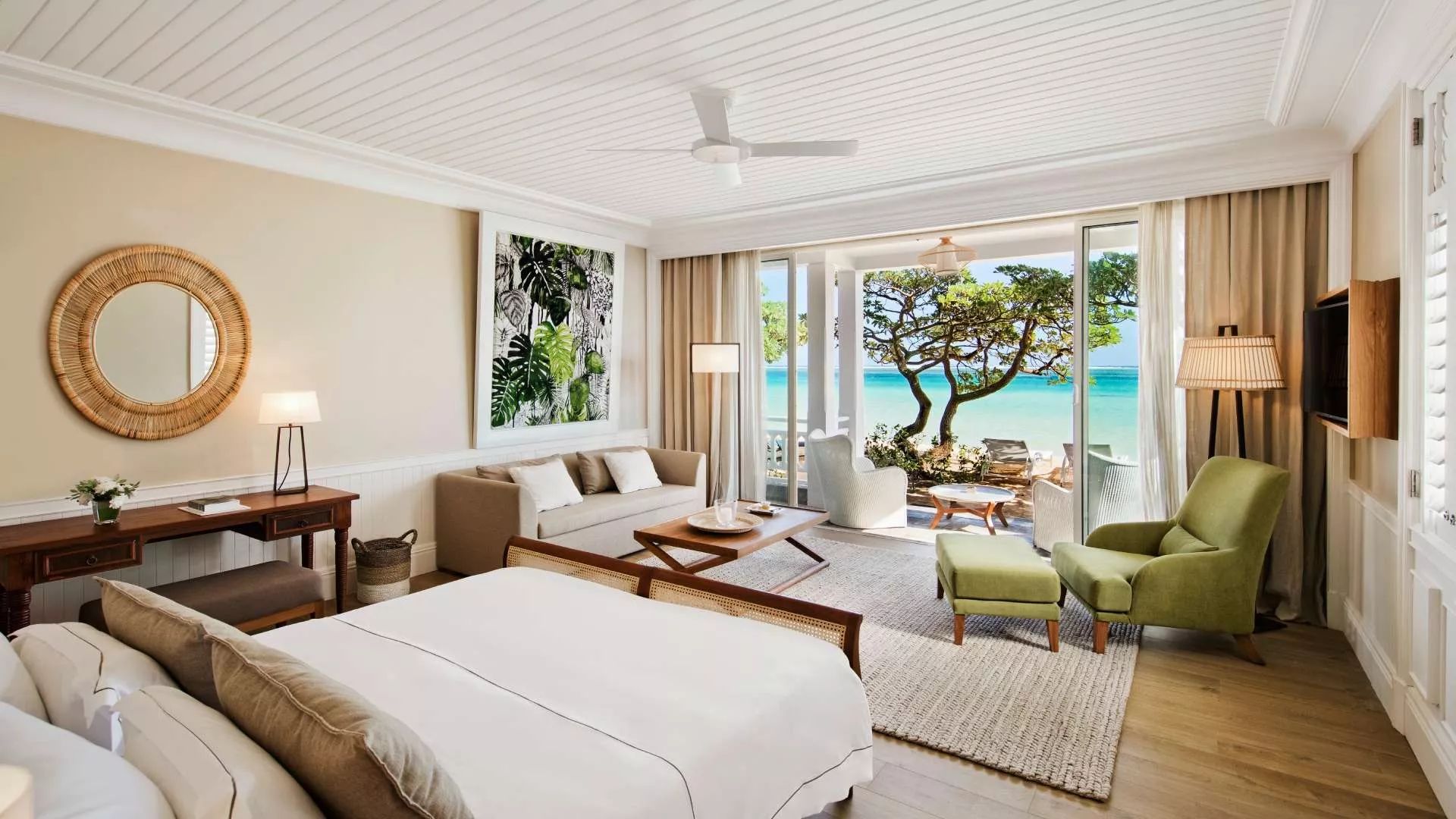 chambre deluxe bord de la plage donnant accès direct sur la plage avec terrasse
