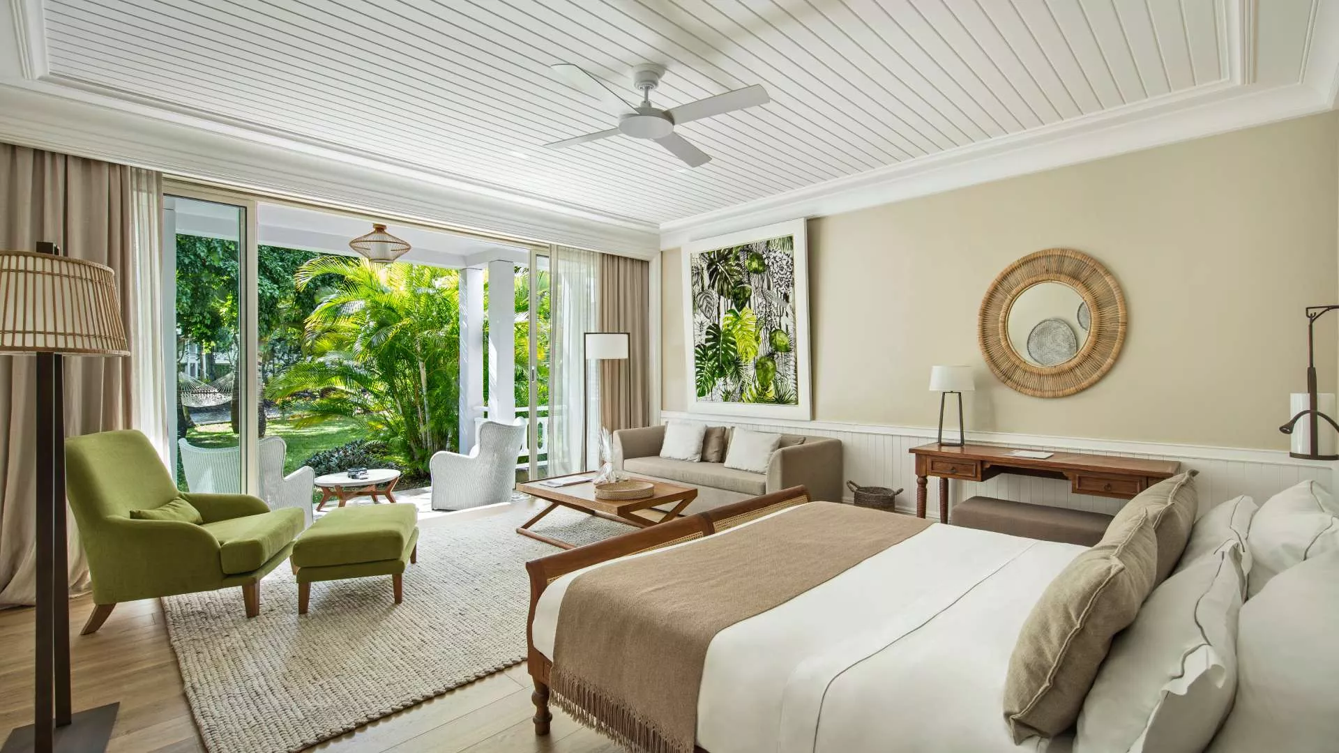 elegantes deluxe zimmer mit tropischem gartenblick im heritage le telfair ruhige und luxuriöse atmosphäre für gäste.