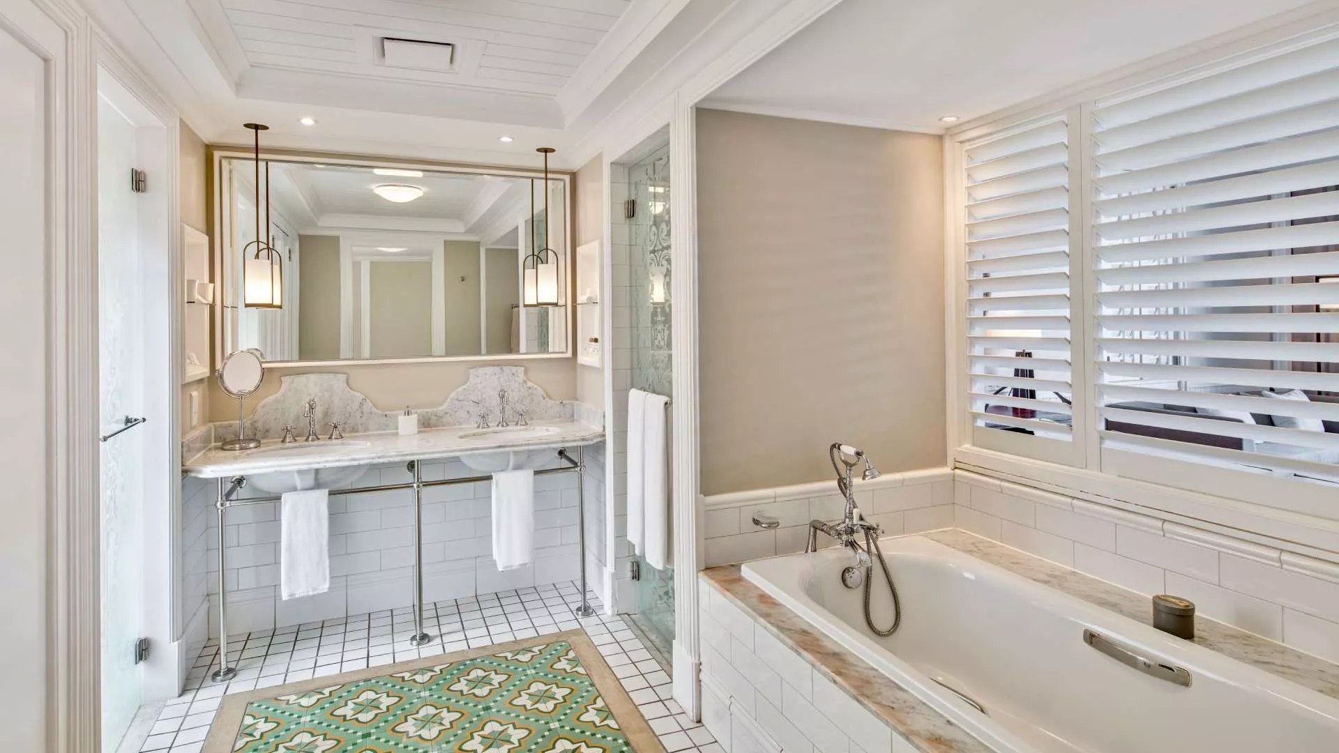 deluxe seaview suite bathroom with luxury bathroom design-