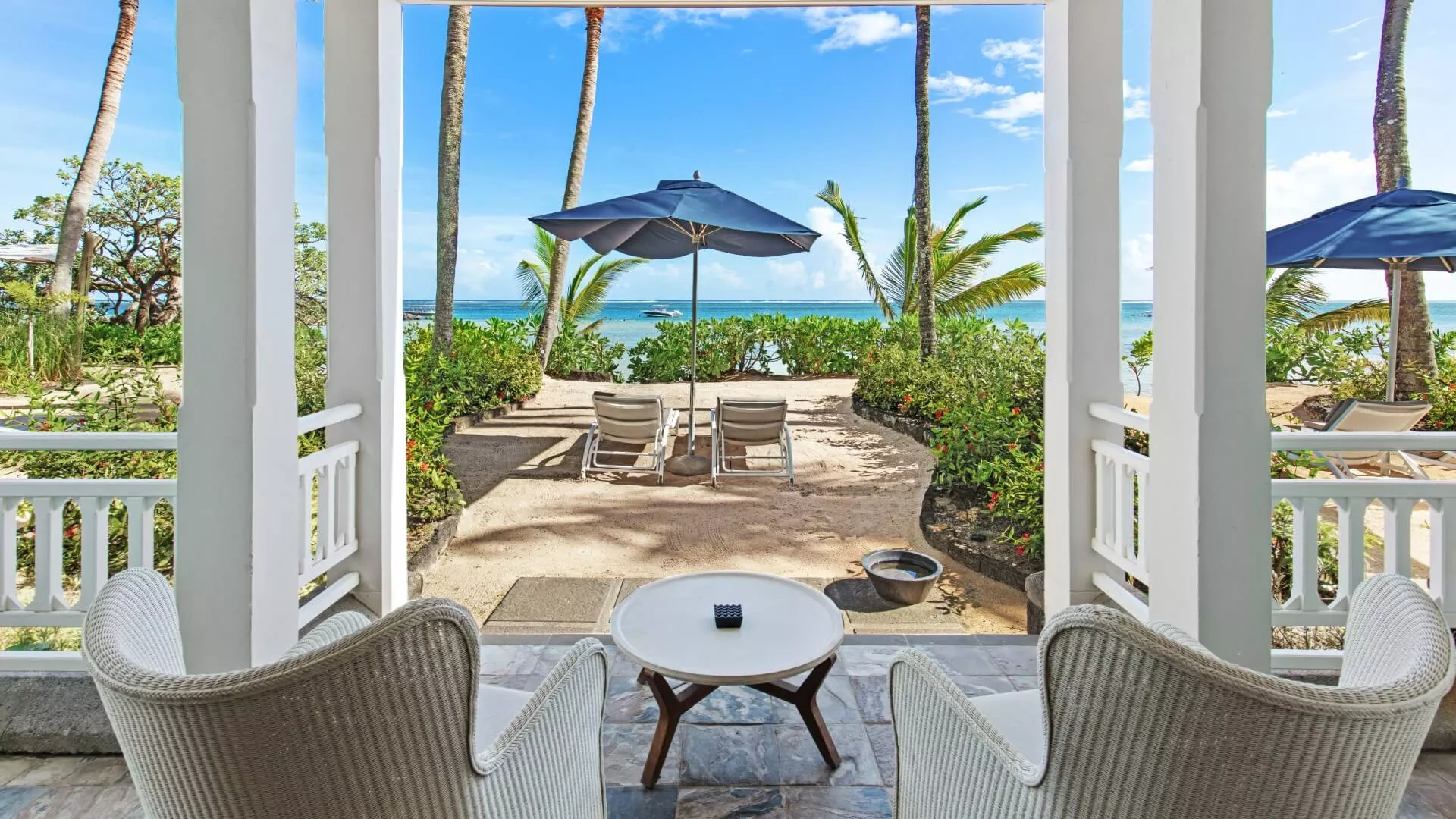 chambre deluxe rez de chaussée donnant accès direct sur la plage
