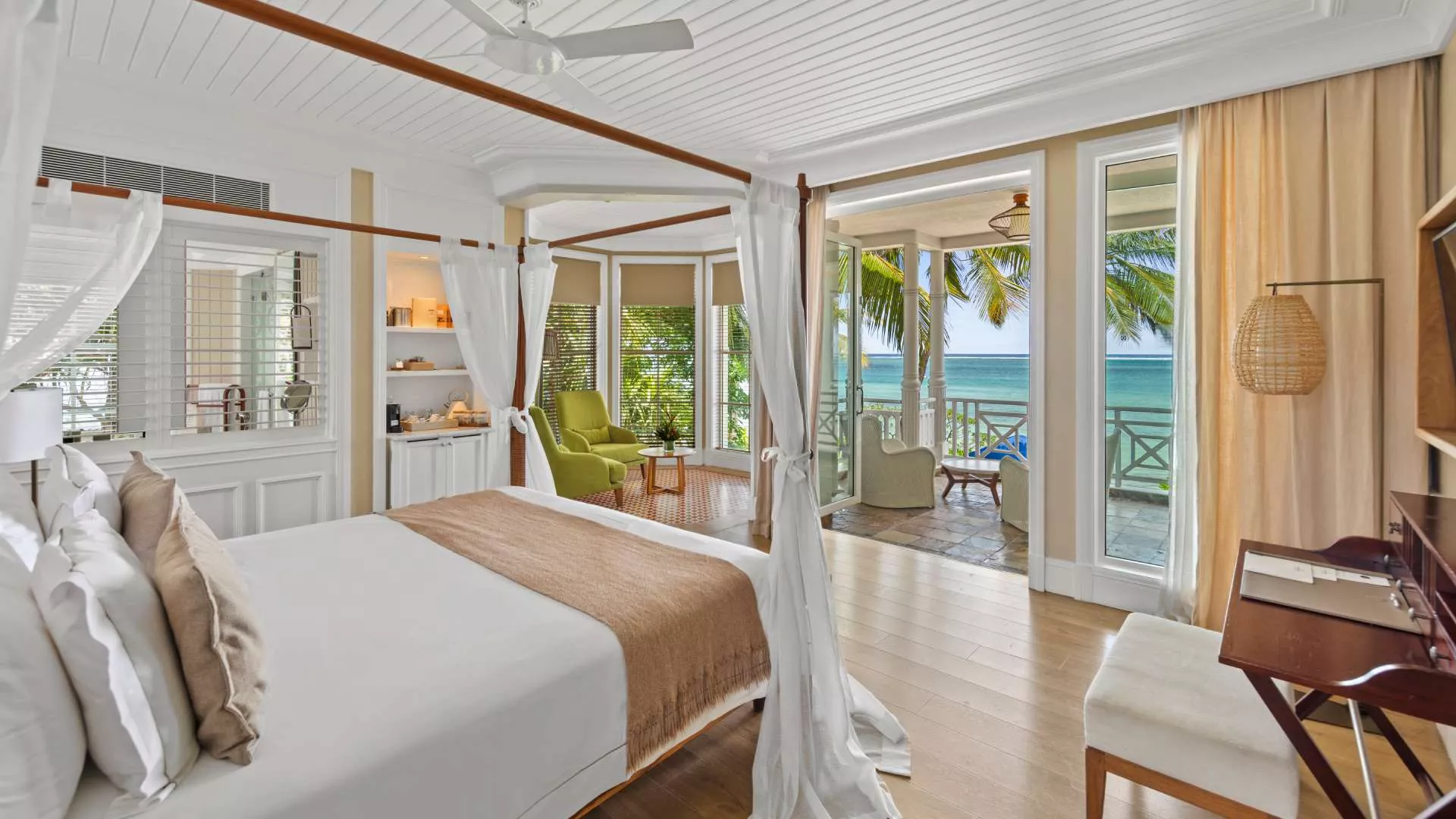 chambre junior en bord de mer à l'étage avec vue dur l'océan à heritage le telfair