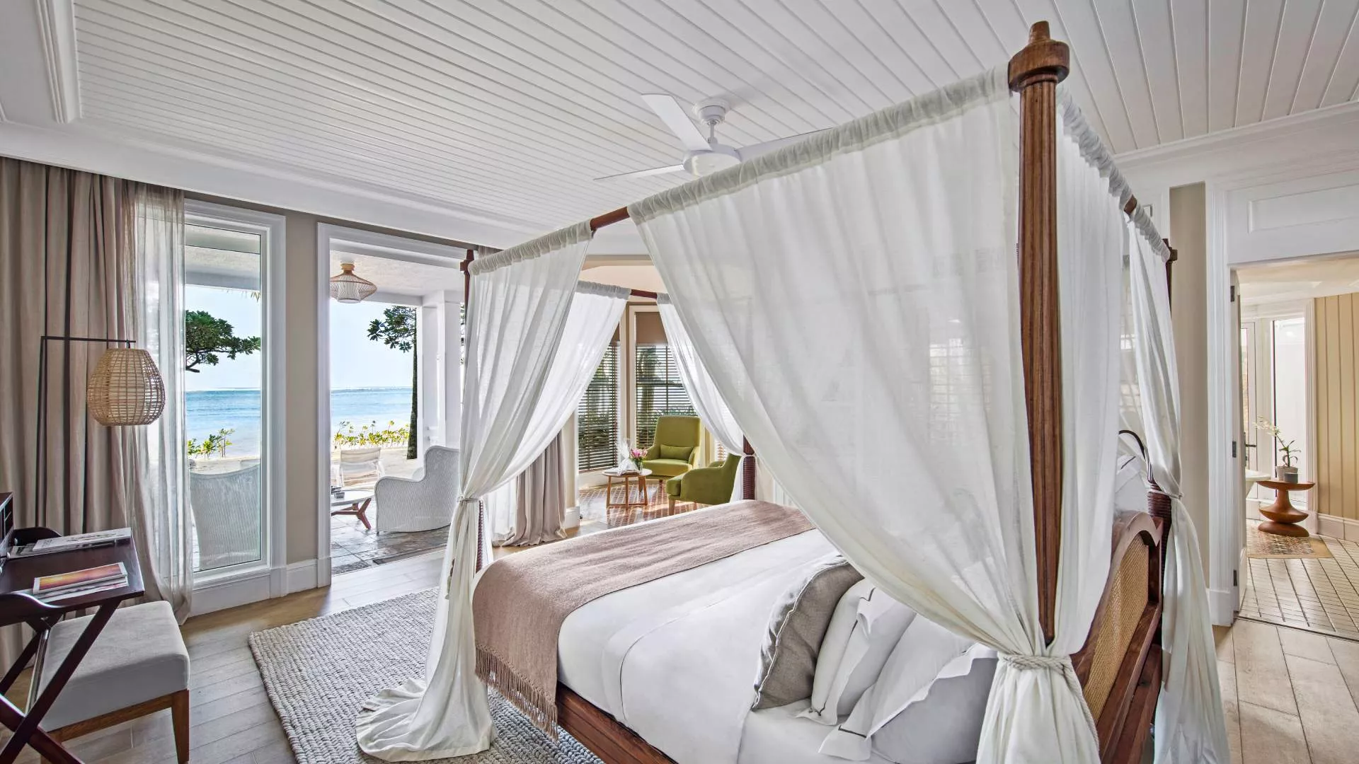 junior beachfront suite general view of the room with seaview at heritage le telfair
