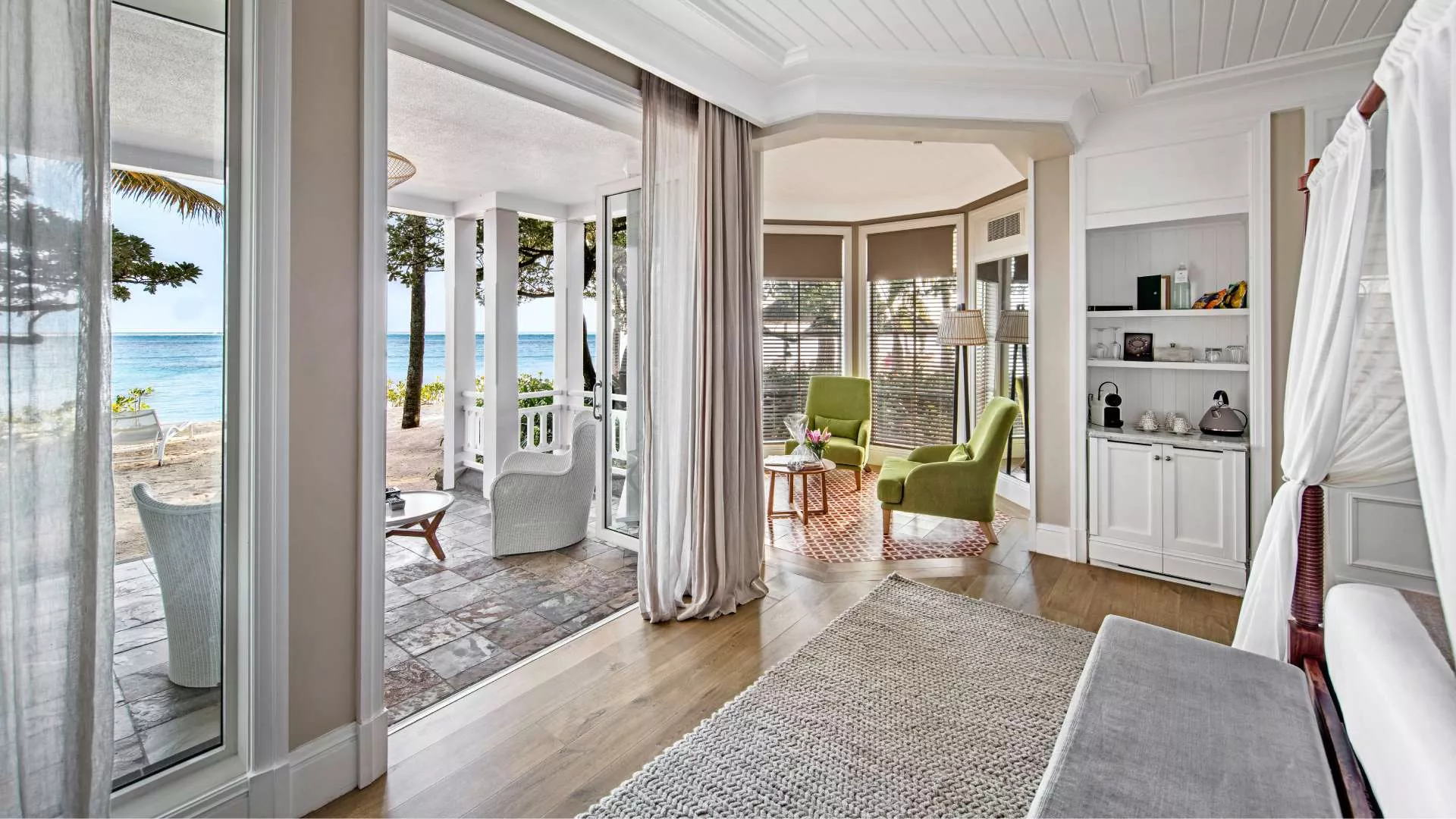 chambre junior en bord de mer avec terrasse privé à heritage le telfair