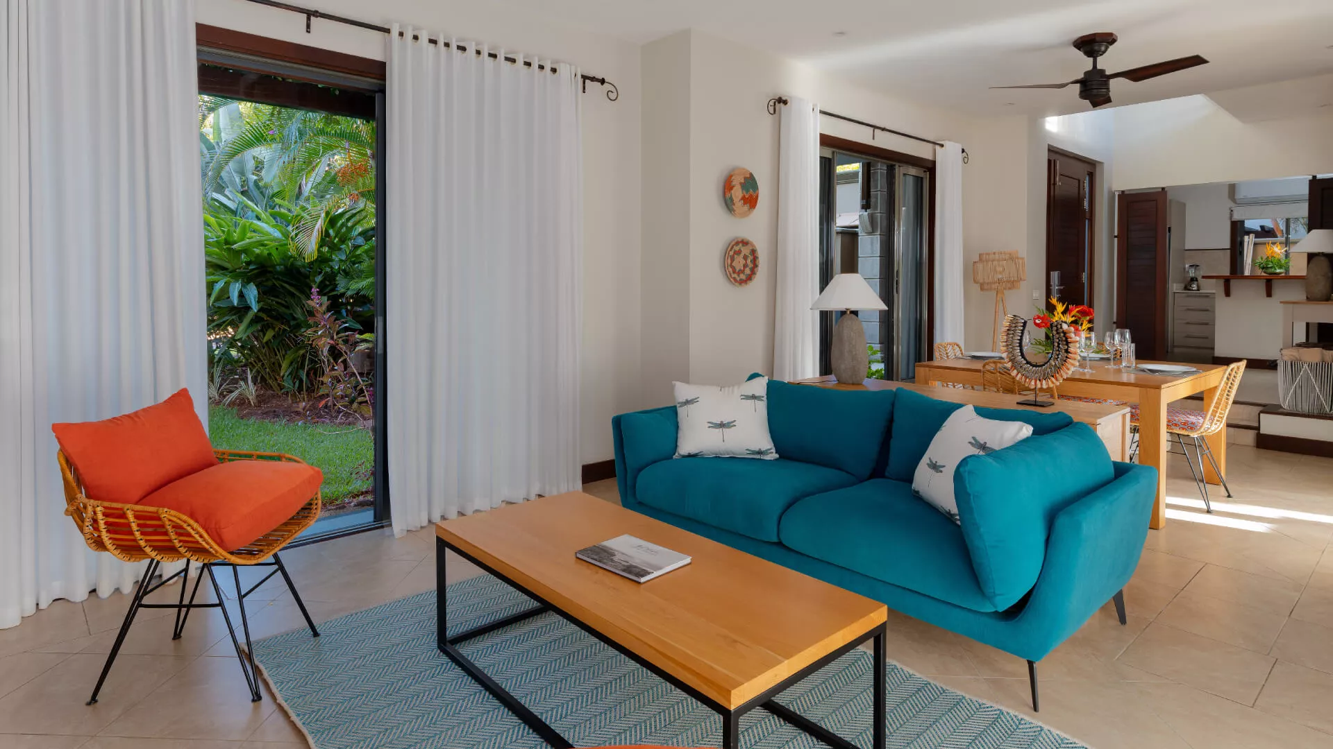 villa allamanda poolview with dining area