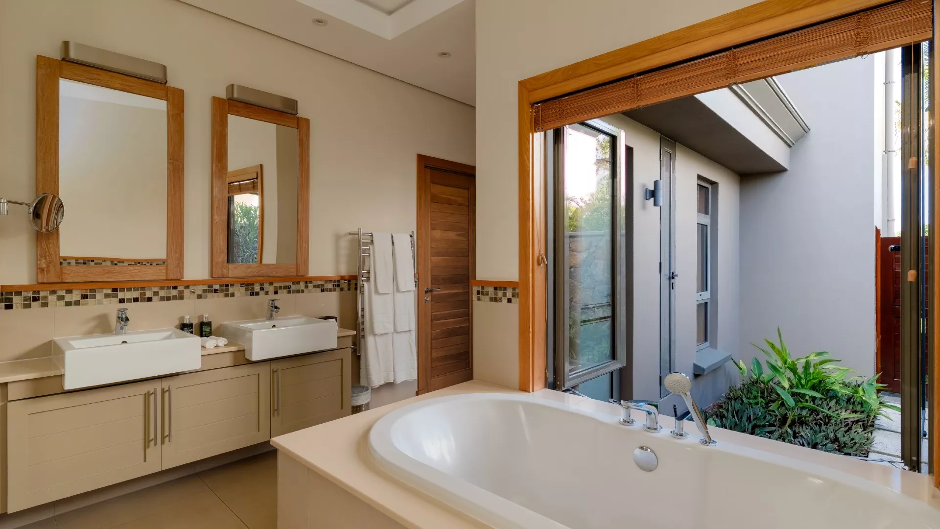 villa baume bathroom with outdoor view 