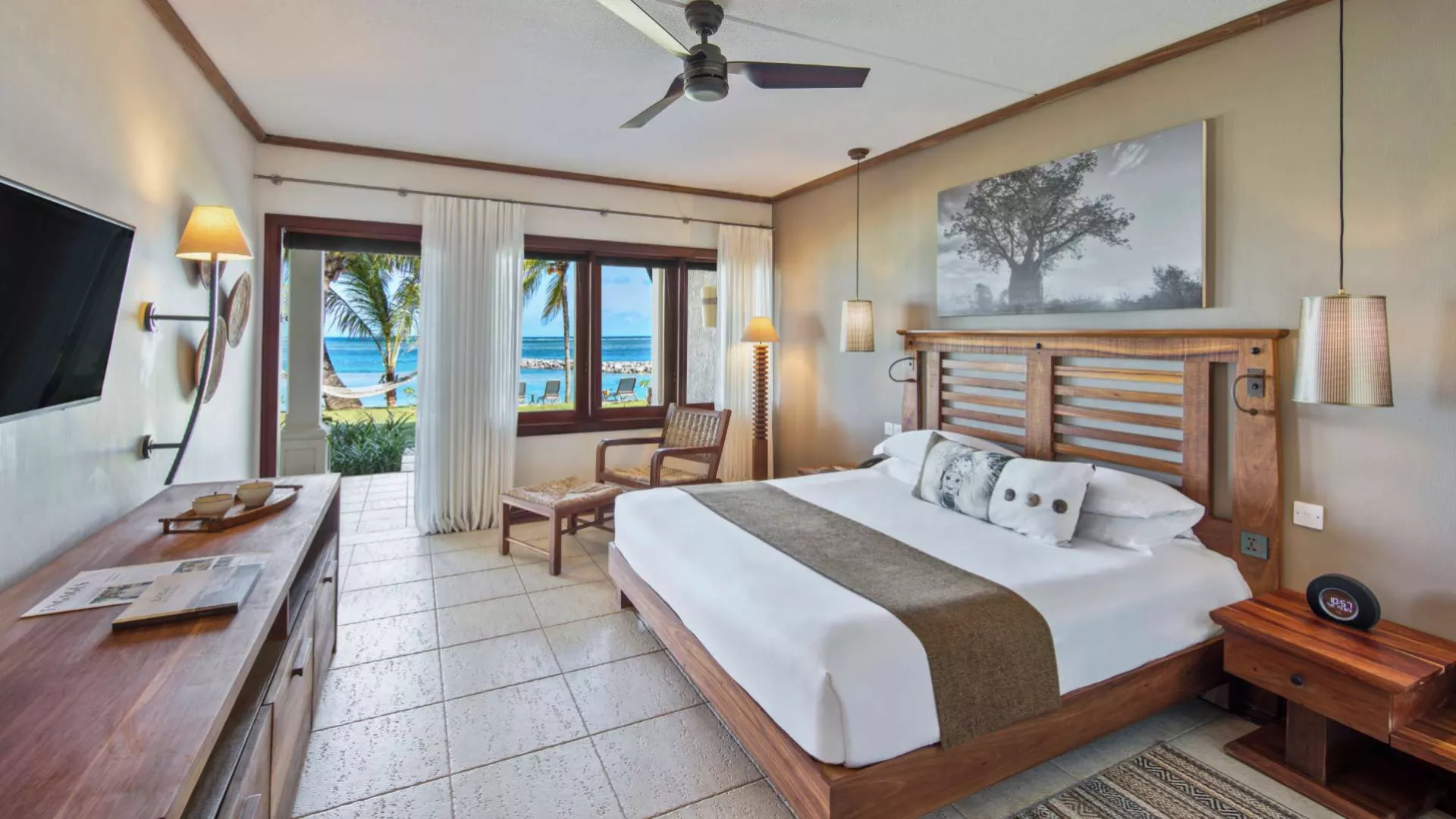 senior suite with private access to the beach