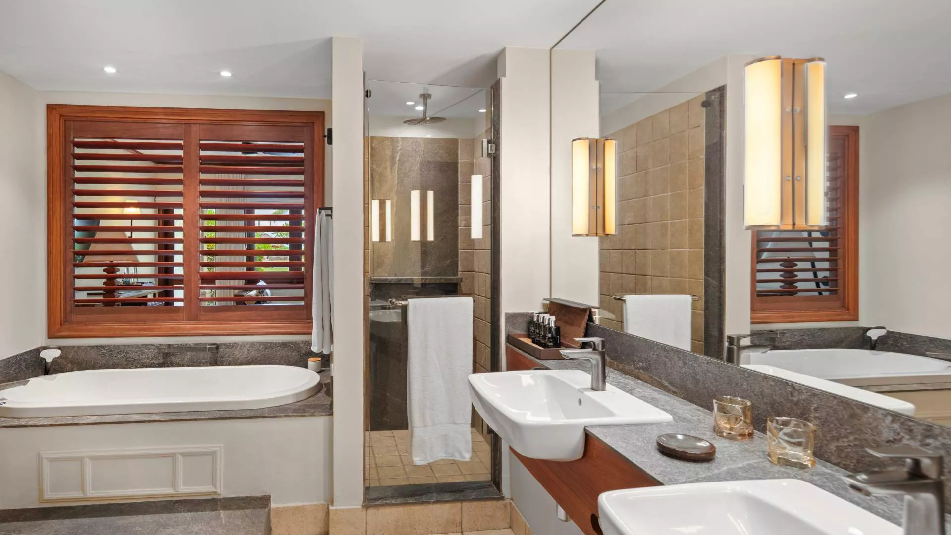 chambre deluxe avec vue sur la mer et salle de bains privative
