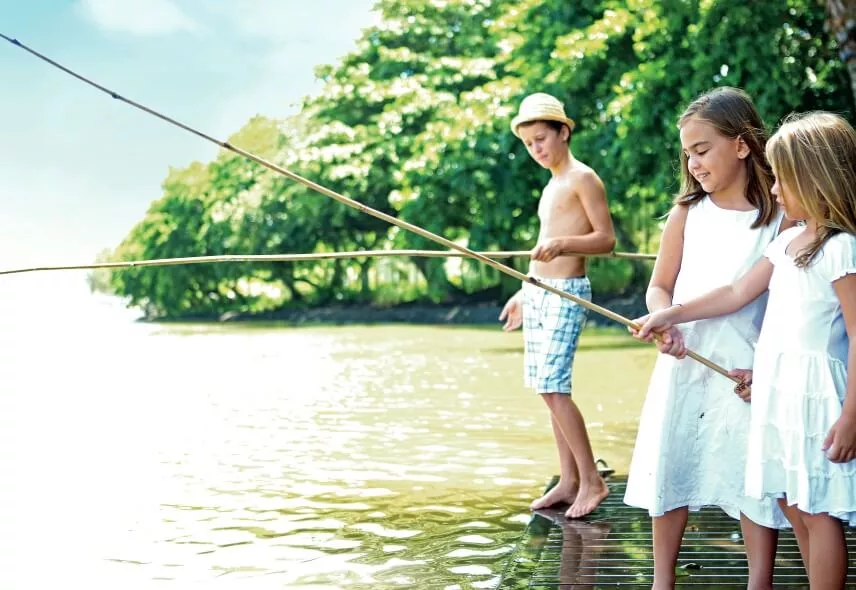 A-great-way-to-make-friends-kids-fishing-heritage-resorts