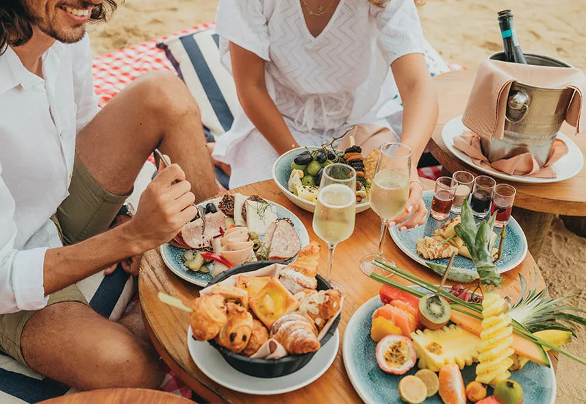 Petit dejeuner au bord de la mer Ile Maurice