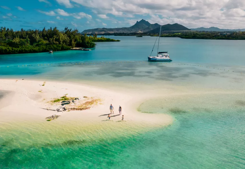 L'ile aux cerfs beach