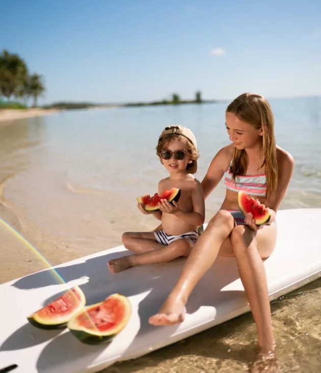 Children eating on northern beach of Mauritius