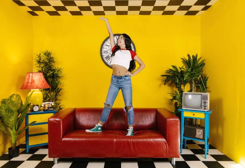 girl on couch in a retro-style theme room