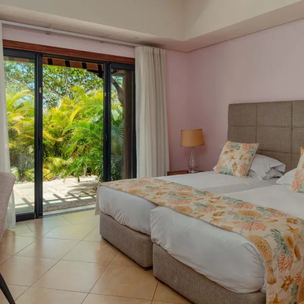 Luxury 4-bedroom villa bedroom with side exterior view