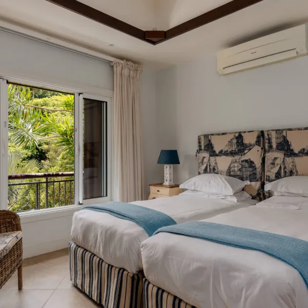 villa bois dentelle bedroom view