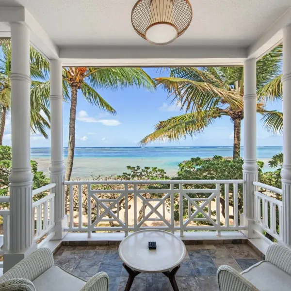 deluxe beachfront suite upper floor balcony with stunning ocean horizons views