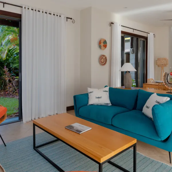 villa allamanda poolview with dining area