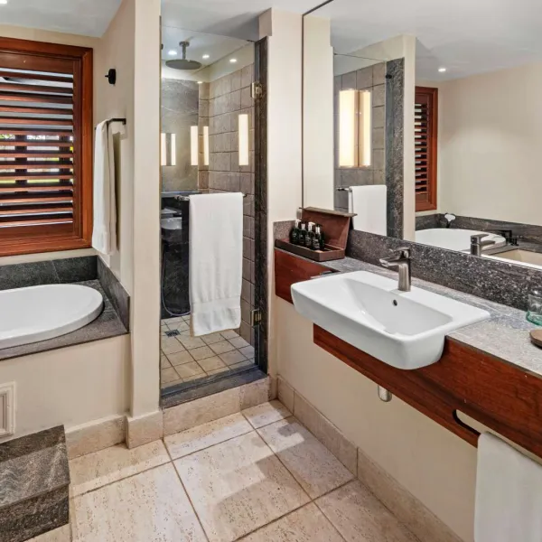 deluxe garden view room with ensuite bathroom