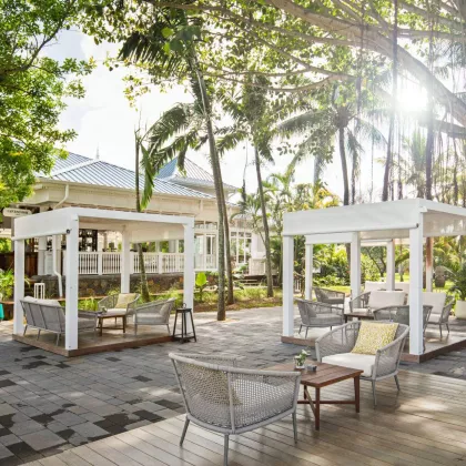 Heritage Le Telfair - Under the banyan - In front of the Cavendish 