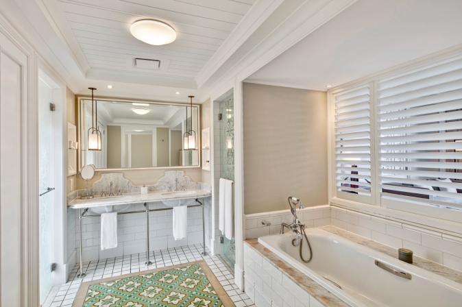 Deluxe Beachfront Suite