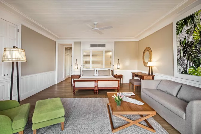 Deluxe Beachfront Suite