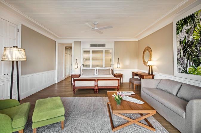 Deluxe Beachfront Suite
