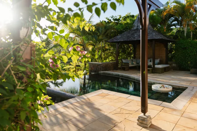 Villa Tropical Almond