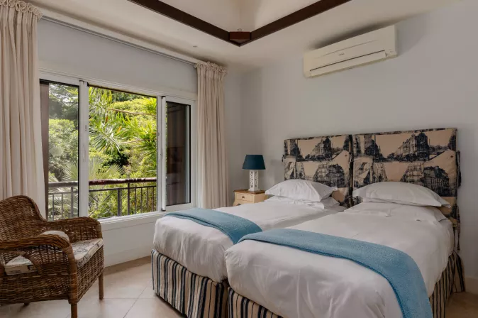 villa bois dentelle bedroom view