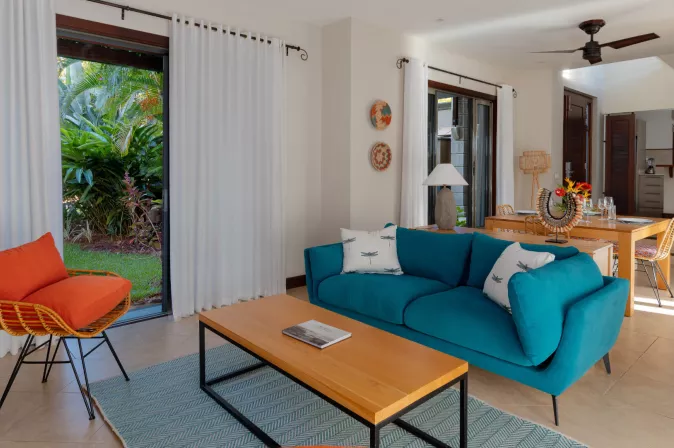 villa allamanda poolview with dining area