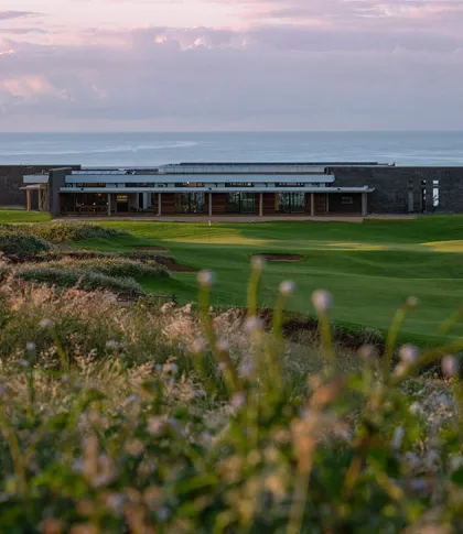 Clubhouse La Reserve Golf Club